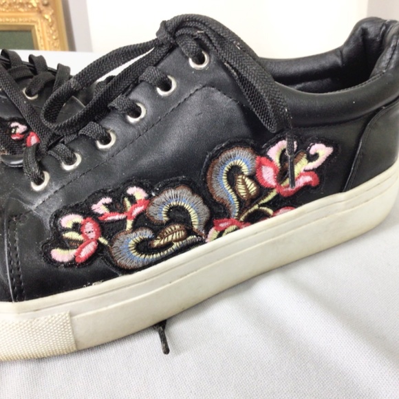 Steve Madden embroidered sneakers - Picture 2 of 4